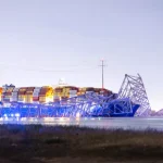 Βαλτιμόρη: Κατέρρευσε η γέφυρα Francis Scott Key μετά από πρόσκρουση φορτηγού πλοίου – Φόβοι για δεκάδες θύματα